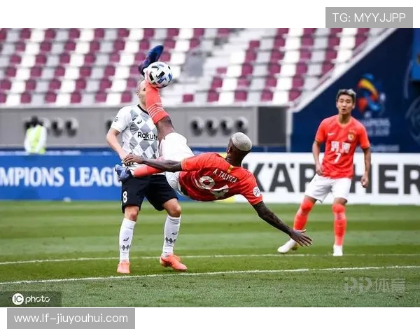 连云港足球队近期战绩回顾：连胜势头强劲力压对手冲击更高目标